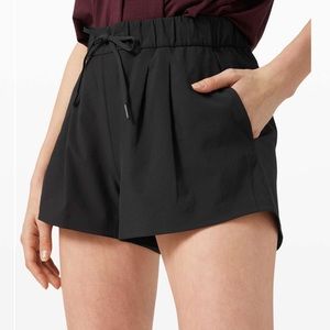 Stroll at Sundown Mid-Rise Short 3” - Black - Size 6